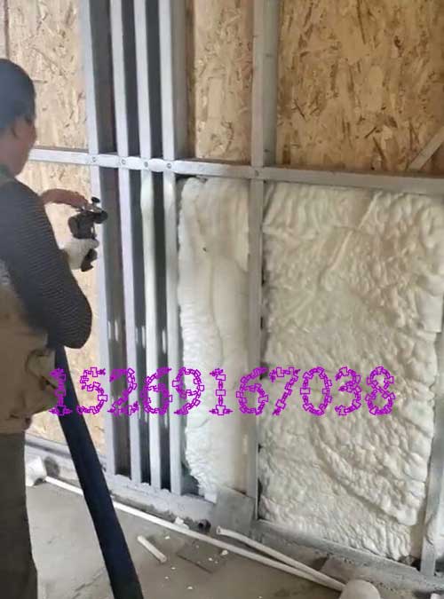 聚氨酯噴涂機(jī)活動(dòng)房屋隔熱保溫現(xiàn)場施工(圖3) 聚氨酯活動(dòng)房屋隔熱保溫案例